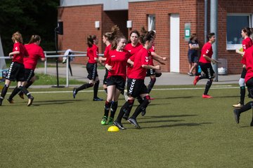 Bild 9 - B-Juniorinnen Pokalfinale SV Henstedt Ulzburg - SG Holstein Sued : 2:0